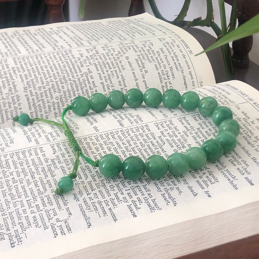 Vibrant Jade Green Beaded Bracelet
